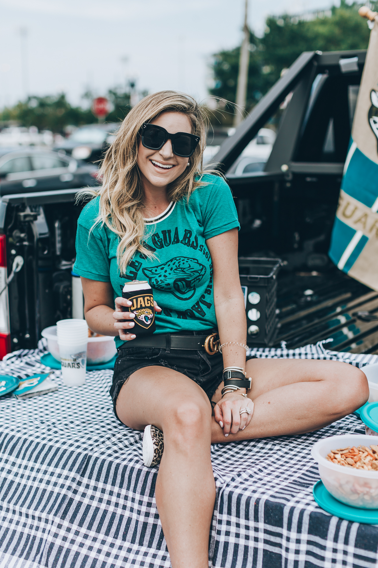 What to wear to a Jacksonville Jaguar game and the best tailgate ideas for  the NFL