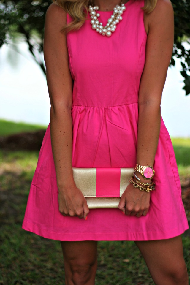 Летнее платье розового цвета